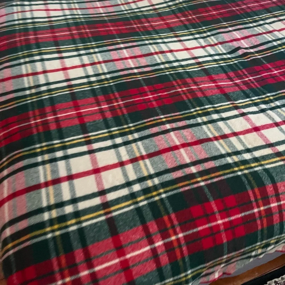 L.L. Bean beautiful Wool Red, Green and Cream Tartan Throw